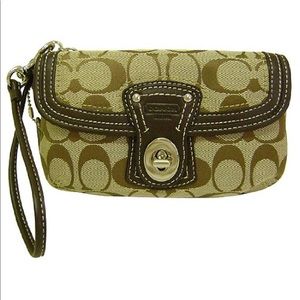 Coach Legacy Signature Wristlet 💕